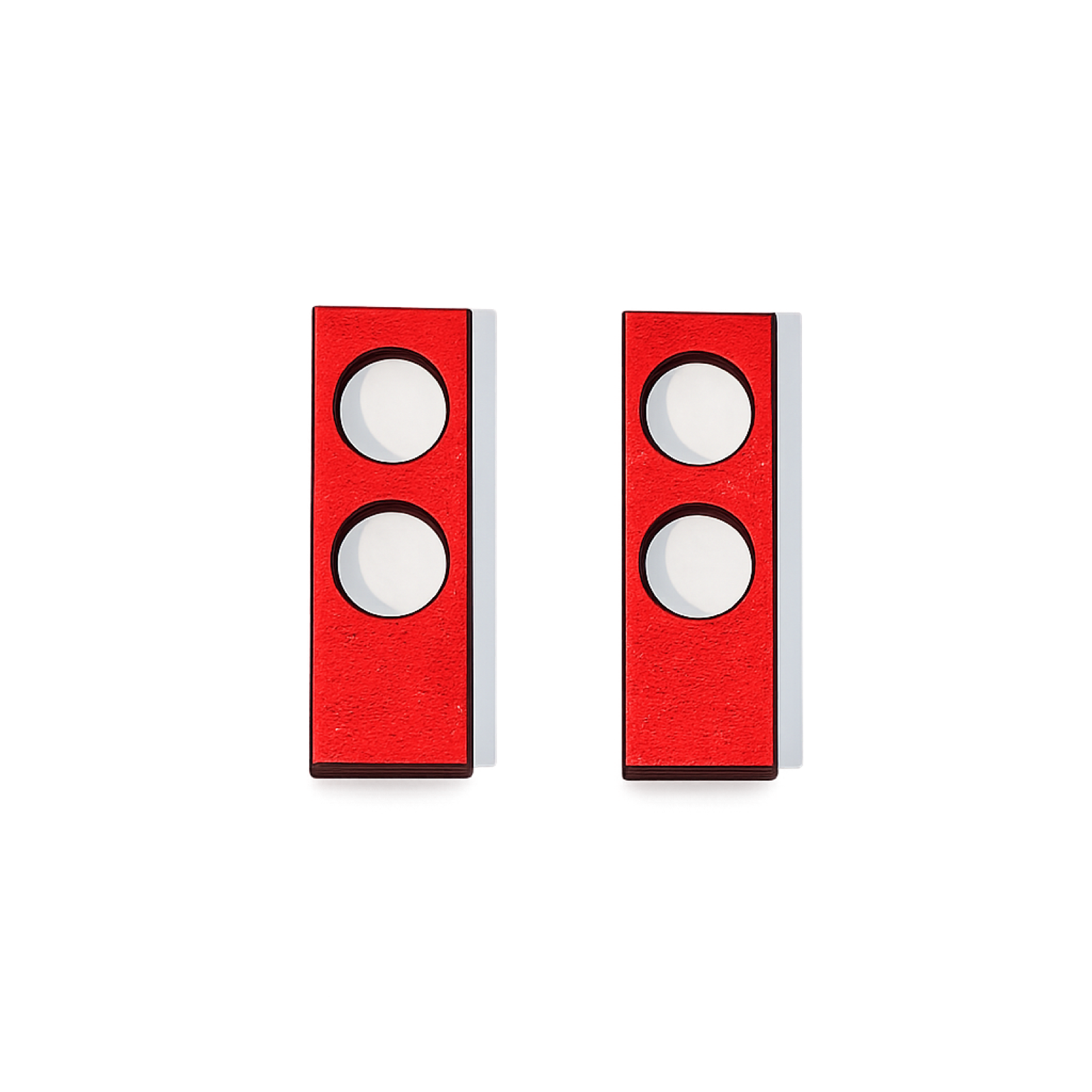 Paire de charms en bois laqué rouge coquelicot, barrette rectangulaire percée de deux gros ronds superposes.